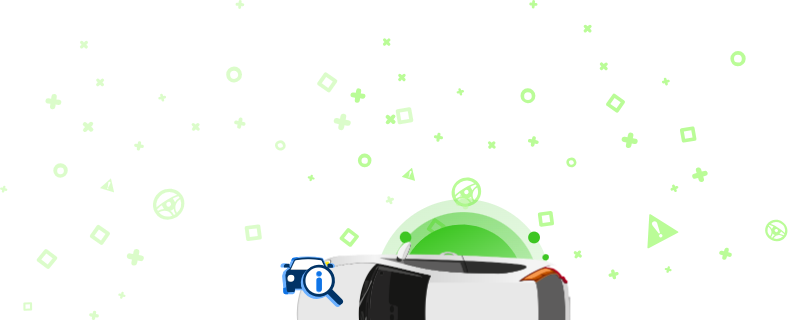 Illusztráció egy autóról egy nagyítóval, amely egy információs ikont jelenít meg zöld háttérrel és dekoratív formákkal díszített háttérrel.